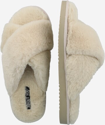 ABOUT YOU Slippers 'Finja' in White