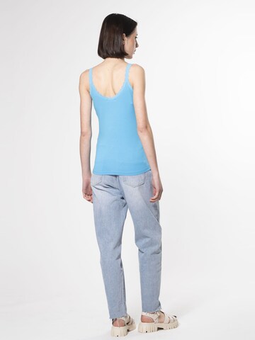 Top di Influencer in blu