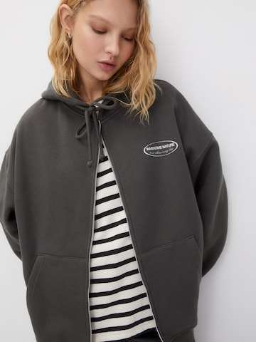 Pull&Bear Sweatjacke in Grün