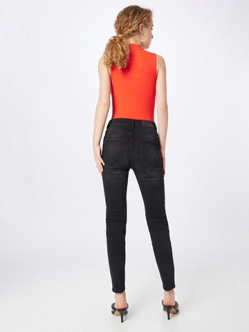 Noisy may Skinny Farmer 'BERTA' - fekete