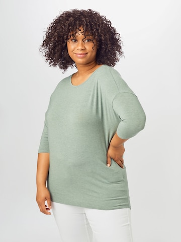 ONLY Carmakoma - Camisa 'LAMOUR' em verde: frente