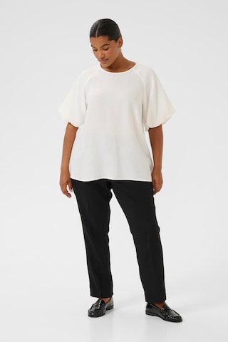 Chemisier 'Girla' KAFFE CURVE en blanc