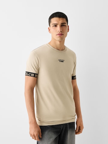 Tricou de la Bershka pe bej: față