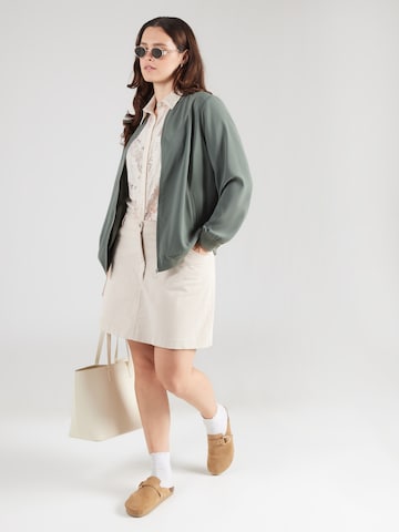 Vero Moda Curve - Chaqueta de entretiempo en verde