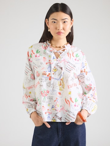 Emily Van Den Bergh - Blusa en blanco: frente