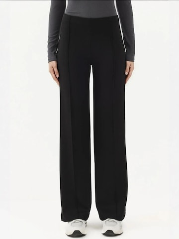 Hiccup Pants in Black: front