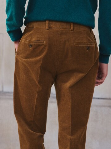 Coupe slim Pantalon 'Rich' Next en marron