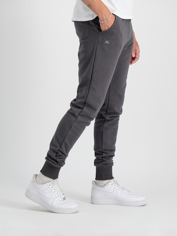 ALPHA INDUSTRIES Tapered Hose 'X-Fit' in Grau
