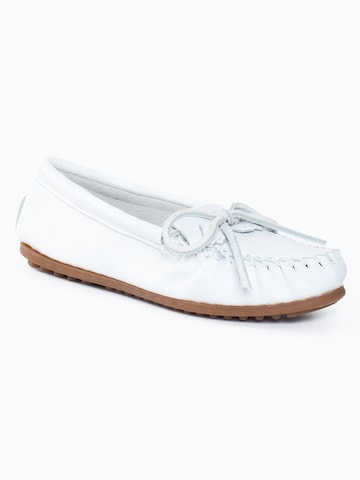 Minnetonka - Mocassins 'Deerskin Kilty' em branco