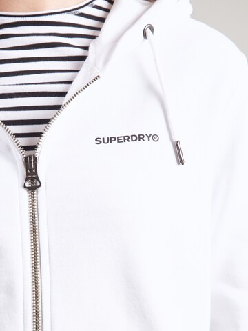 Superdry - Sudadera con cremallera en blanco