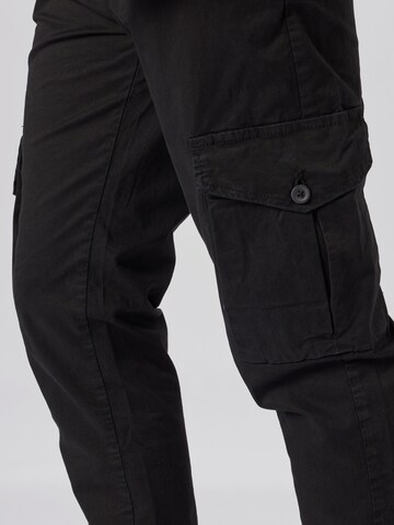 Urban Classics Дънки Tapered Leg Карго панталон в черно