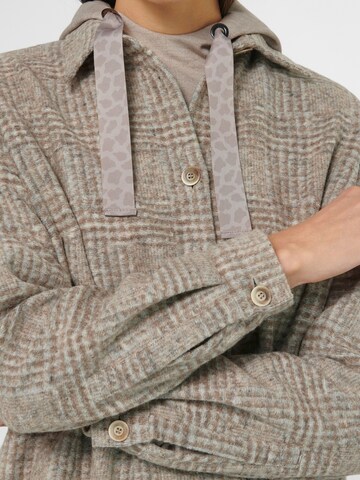 MADELEINE Tussenjas in Beige