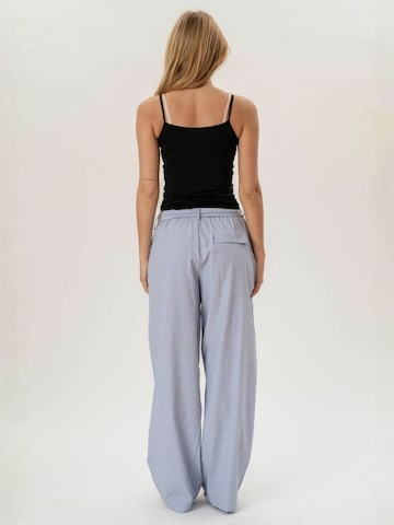 It's May - Top ' Tank ' en negro