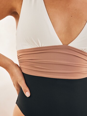 Next Triangel Badpak in Bruin