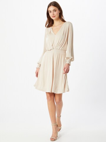 SISTERS POINT Kleid 'Esia' in Beige: predná strana