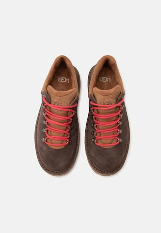 UGG - Zapatillas deportivas bajas 'Birch Hiker' en marrón