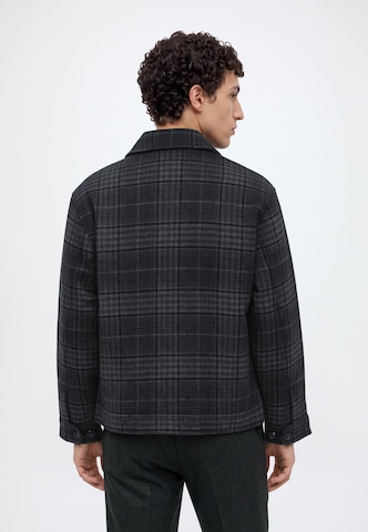 Geacă de primăvară-toamnă de la Abercrombie & Fitch pe negru: spate