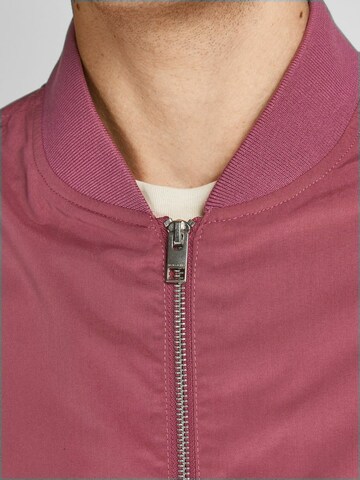 Coupe regular Veste mi-saison JACK & JONES en rose