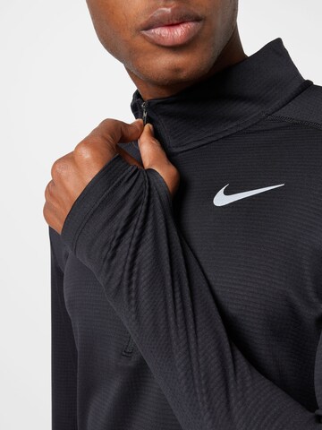 NIKE - Camisa funcionais 'Pacer' em preto