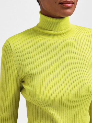 SELECTED FEMME Пуловер 'LYDIA' в зелено