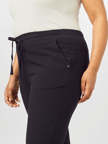 Effilé Pantalon 'Nana' KAFFE CURVE en noir