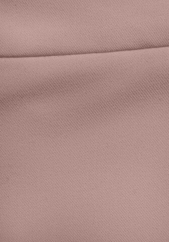 Slimfit Pantaloni con piega frontale di LASCANA in rosa