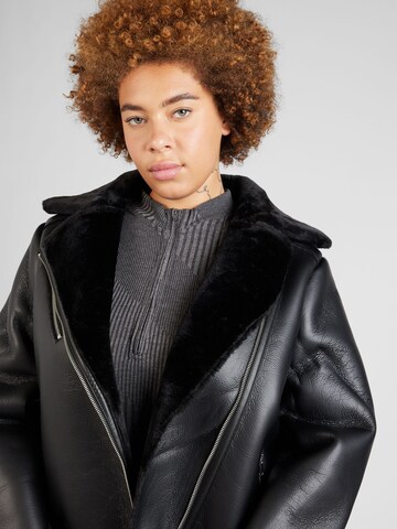 Veste mi-saison 'NORA' PIECES Curve en noir