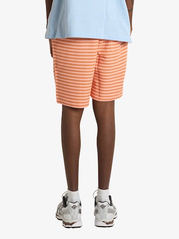 regular Pantaloni di LACOSTE in rosa