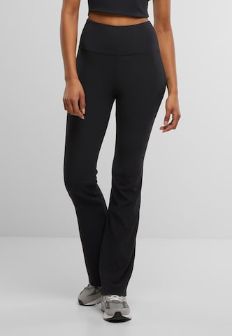Flared Pantaloni di Urban Classics in nero