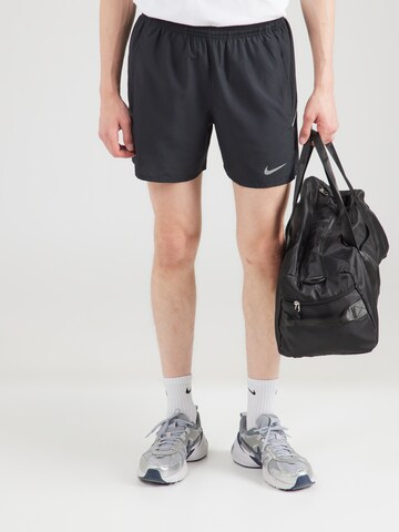 NIKE Normalny krój Spodnie sportowe 'MILER' w kolorze czarny: przód