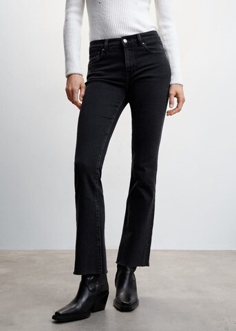 MANGO Bootcut Jeans 'dafne' i sort: forside