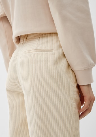 regular Pantaloni con pieghe di s.Oliver in beige