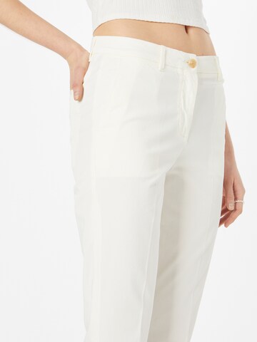 Coupe slim Pantalon chino TOMMY HILFIGER en blanc