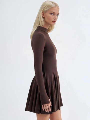 Busem - Vestido em castanho