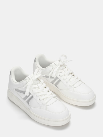 Baskets basses Pull&Bear en blanc