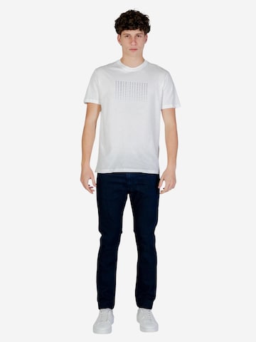 Maglietta 'XM002519 AF10334' di ARMANI EXCHANGE in bianco
