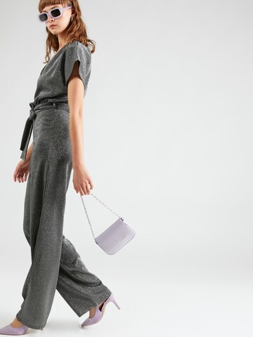 SISTERS POINT Jumpsuit 'V10' in Zwart