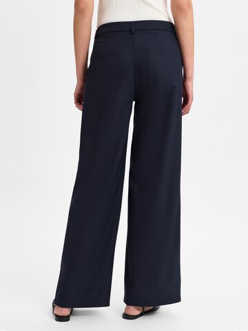 Marie Lund Slim fit Pleat-Front Pants in Blue