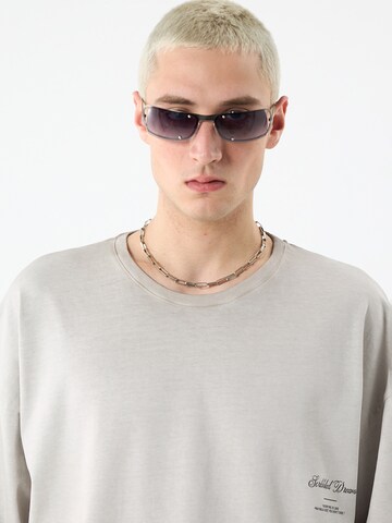 VAMOS CLO T-shirt 'The Colony' i grå
