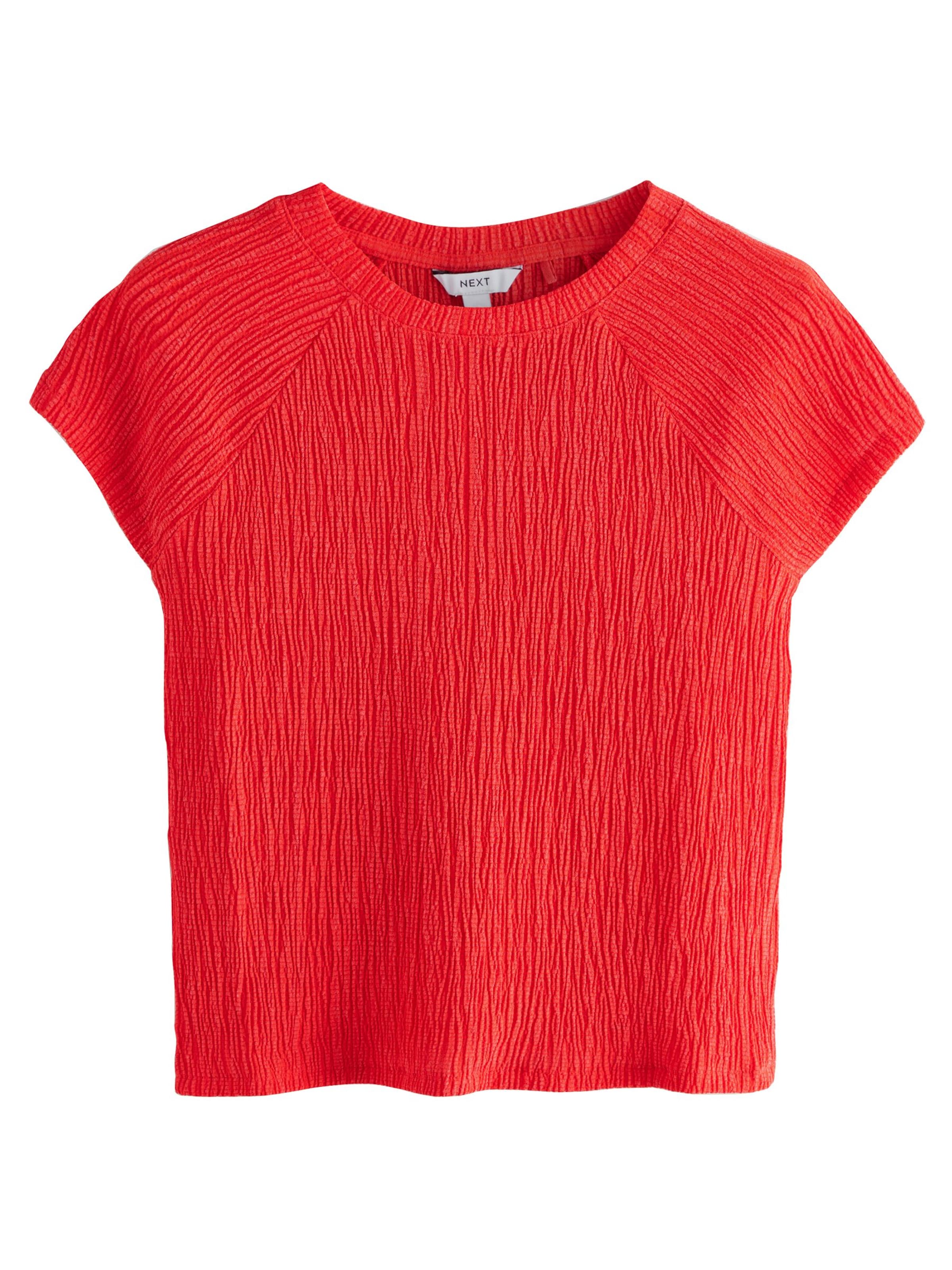 Next Тениска в червено: отпред