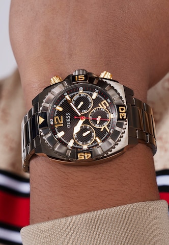 Montre à affichage analogique 'TRACTION' GUESS en gris