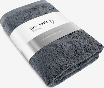 Serviette de douche Herzbach home en gris : devant