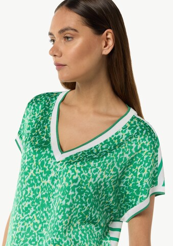 T-shirt comma casual identity en vert