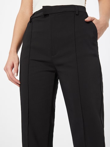 Regular Pantaloni eleganți 'Ella' de la Gina Tricot pe negru