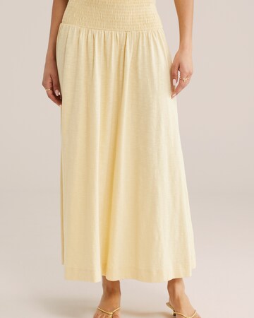 Fustă de la WE Fashion pe galben: față
