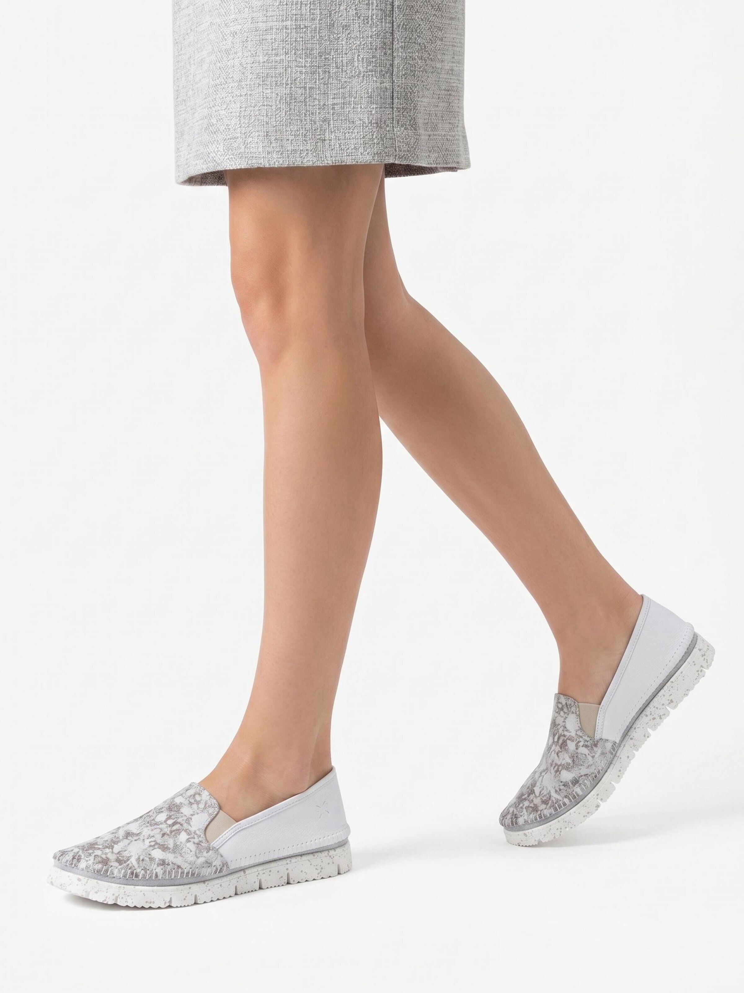 Maciejka Classic Flats '3512W-35/00-5' in White: front