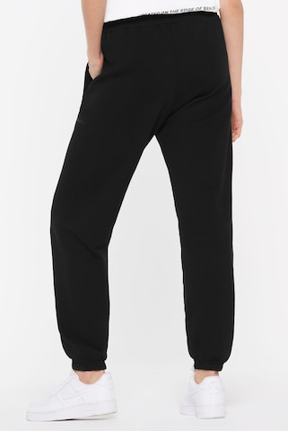 Harlem Soul Tapered Pants 'LE-NNY' in Black