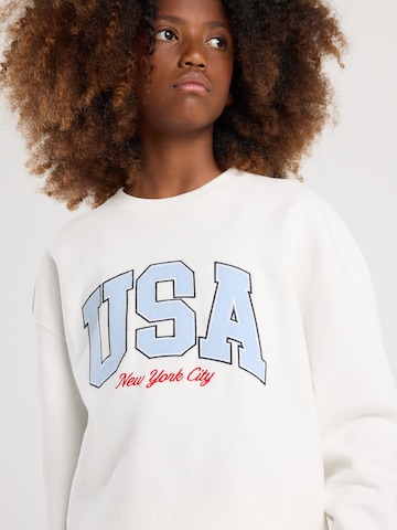 America Today Sweatshirt in White