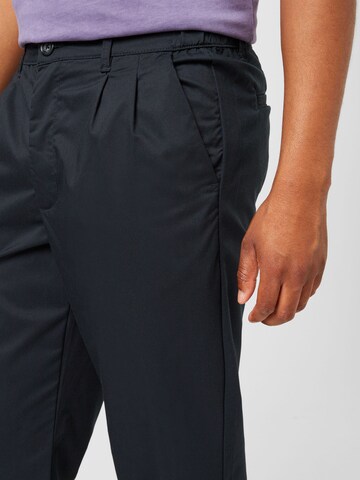 Redefined Rebel Tapered Pleat-Front Pants 'Moses' in Blue