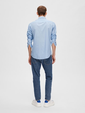 SELECTED HOMME جينز مضبوط قميص 'Dore' بلون أزرق